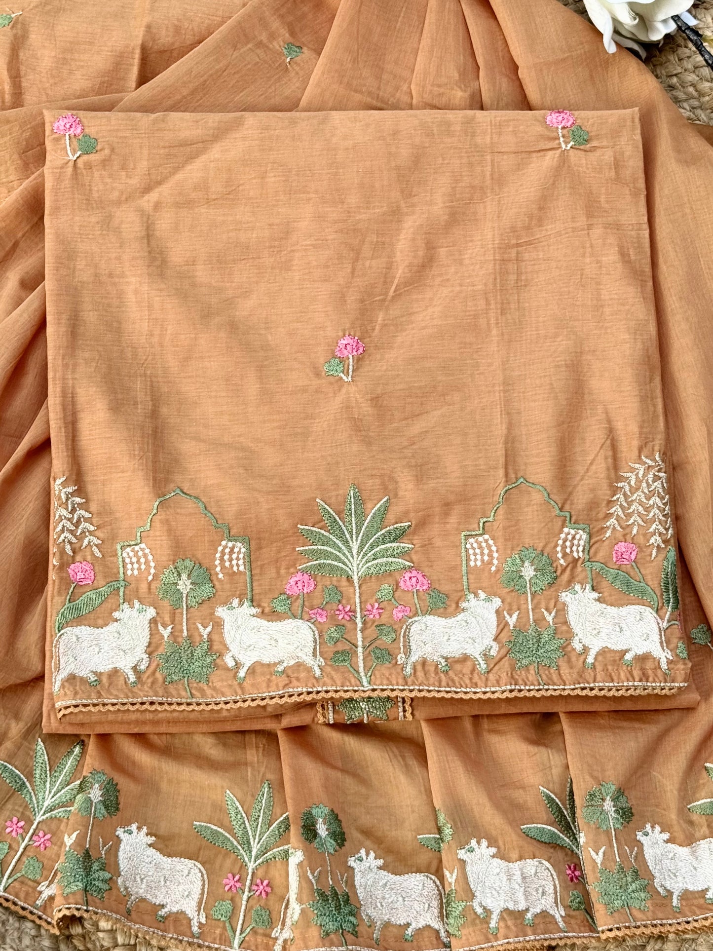 Mul Chanderi Thread Embroidery Unstitch Suit Set U000001