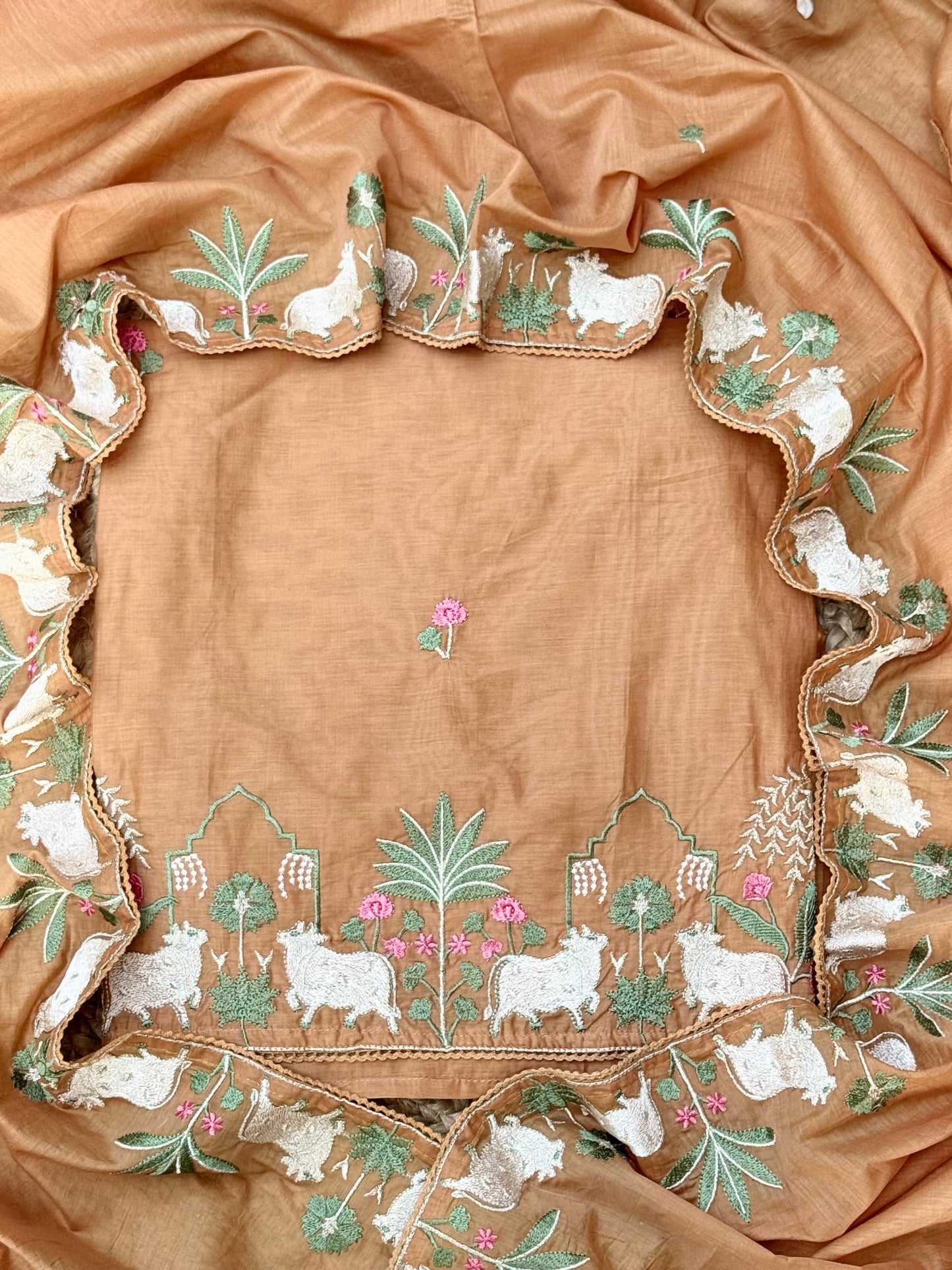 Mul Chanderi Thread Embroidery Unstitch Suit Set U000001